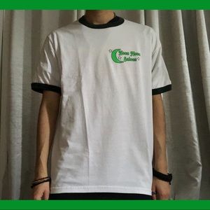 GREEN ACCENT GRAPHIC TEE